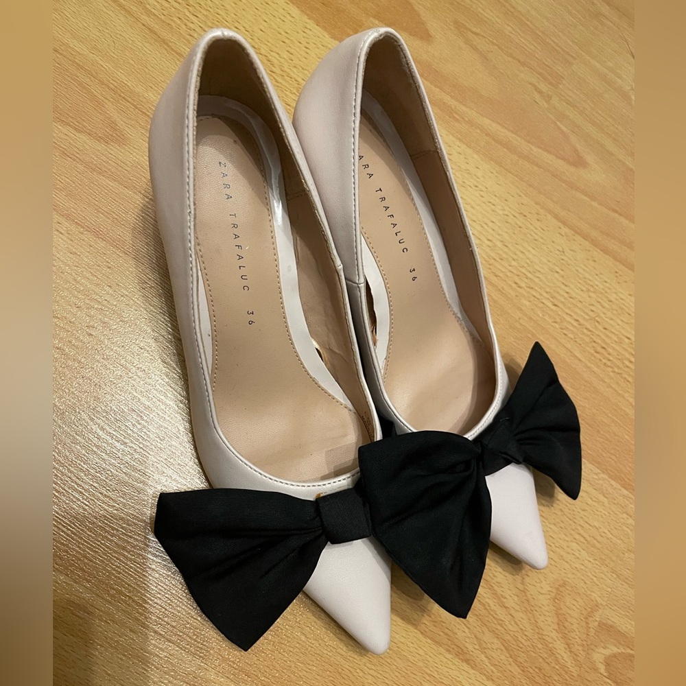 Zara pump with a Bow.